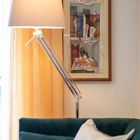Stylish Flat With Balcony - 15 Min To Duomo * Milano