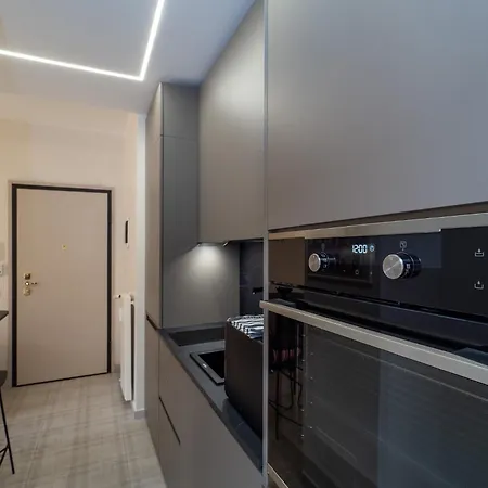 Stylish Flat With Balcony - 15 Min To Duomo Daire