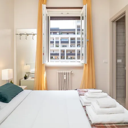 Stylish Flat With Balcony - 15 Min To Duomo Apartamento