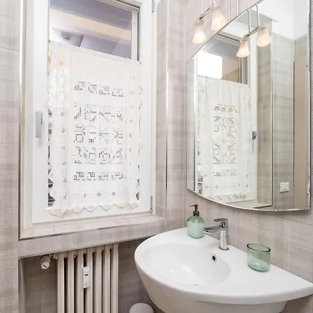 Stylish Flat With Balcony - 15 Min To Duomo * Milão