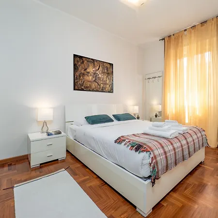 Stylish Flat With Balcony - 15 Min To Duomo Apartamento Milão