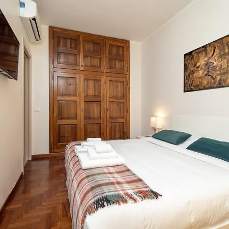 Apartamento Stylish Flat With Balcony - 15 Min To Duomo Milão
