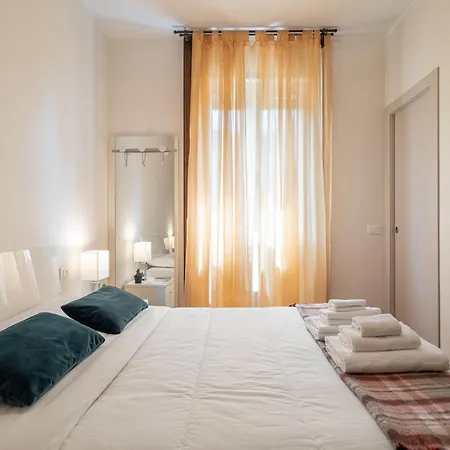 Stylish Flat With Balcony - 15 Min To Duomo Apartamento *